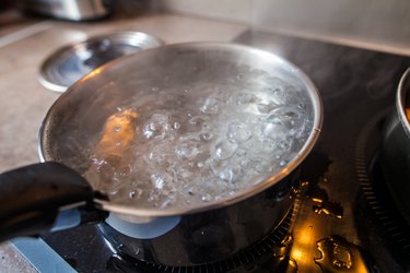 Cuisine - Casserole d'eau bouillante