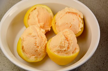 An image of lemon dessert bowls.