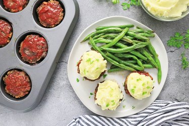 Meatloaf muffins with mashed potatoes