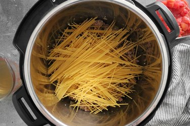 Place the spaghetti in the pot