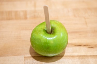 Easy Old-Fashioned Candy Apples Recipe