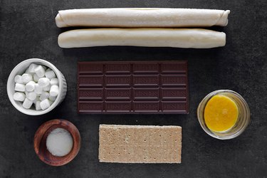 Ingredients for s'mores pie pops