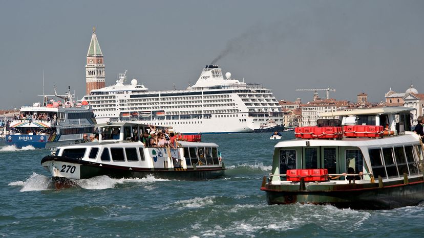 Cruise ships, Venice