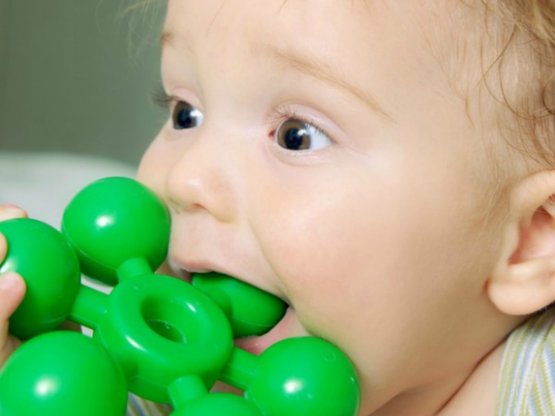 Looking for the best natural teething remedies to soothe your infant? We've got you covered. With candid advice from moms who have dealt with the pains of teething firsthand, this list of teething remedies to soothe nighttime (and daytime!) discomfort for you and baby is a must read for parents of teething children. Seriously.