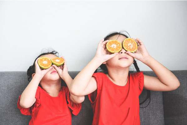 9 Immune Boosting Tips for Kids | If you're looking for natural immune boosters for kids, this post has lots of great ideas to help. While many moms use vitamins and essential oils, we're focusing on lifestyle changes and the best all natural food options to add to your grocery list so you can create healthy meals and immune boosting smoothie, juice, tea, and soup recipes your toddler, child, tween, and/or teen will love!